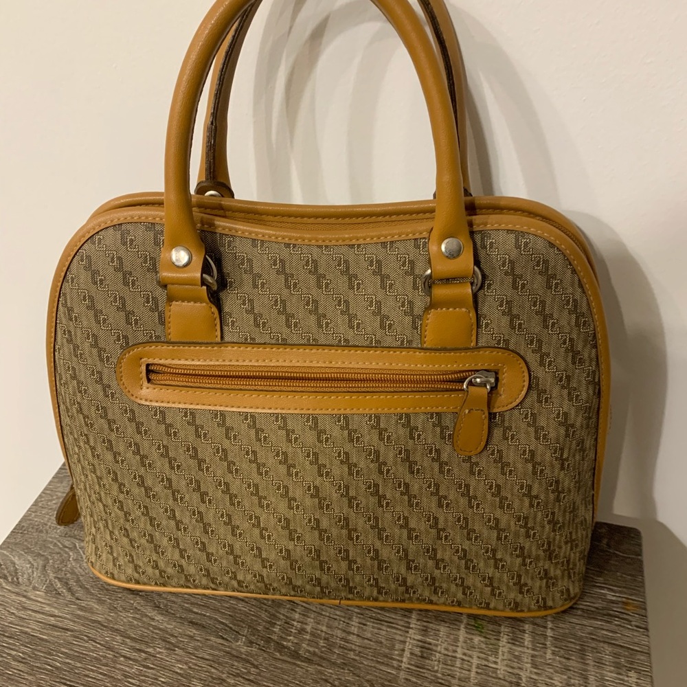 Carryland Classic Top Handle Satchel-Style Handbag - Picture 4 of 4